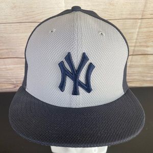 New York Yankees Fitted Baseball Hat New Era Ball Cap Gray and Navy Blue
